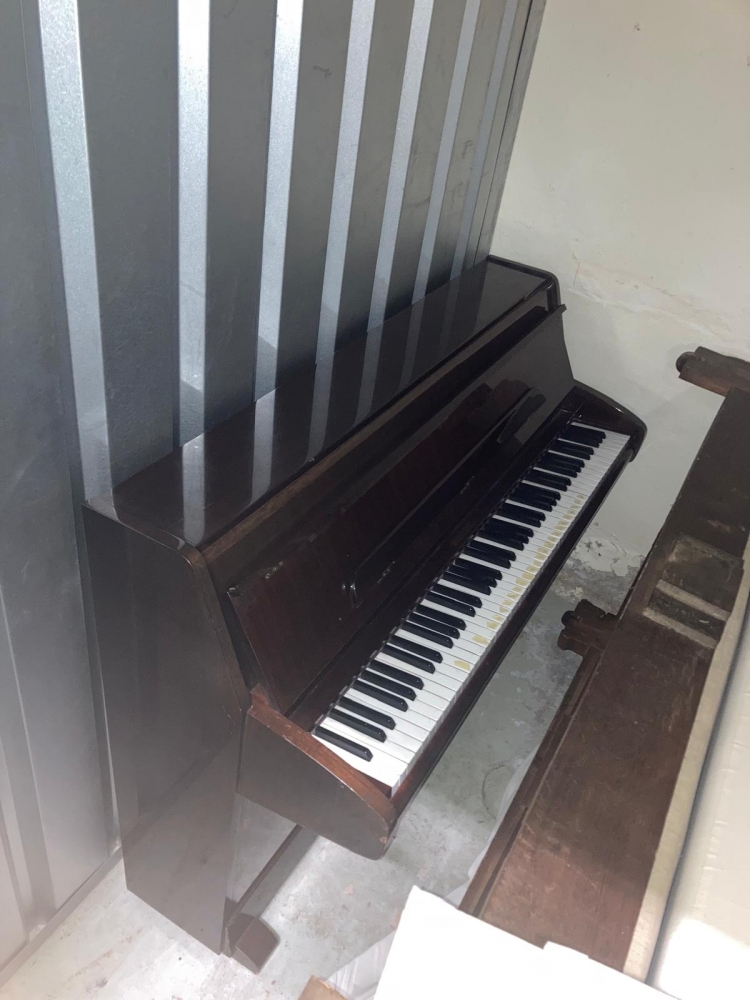 Piano droit Schimmel 97 SL