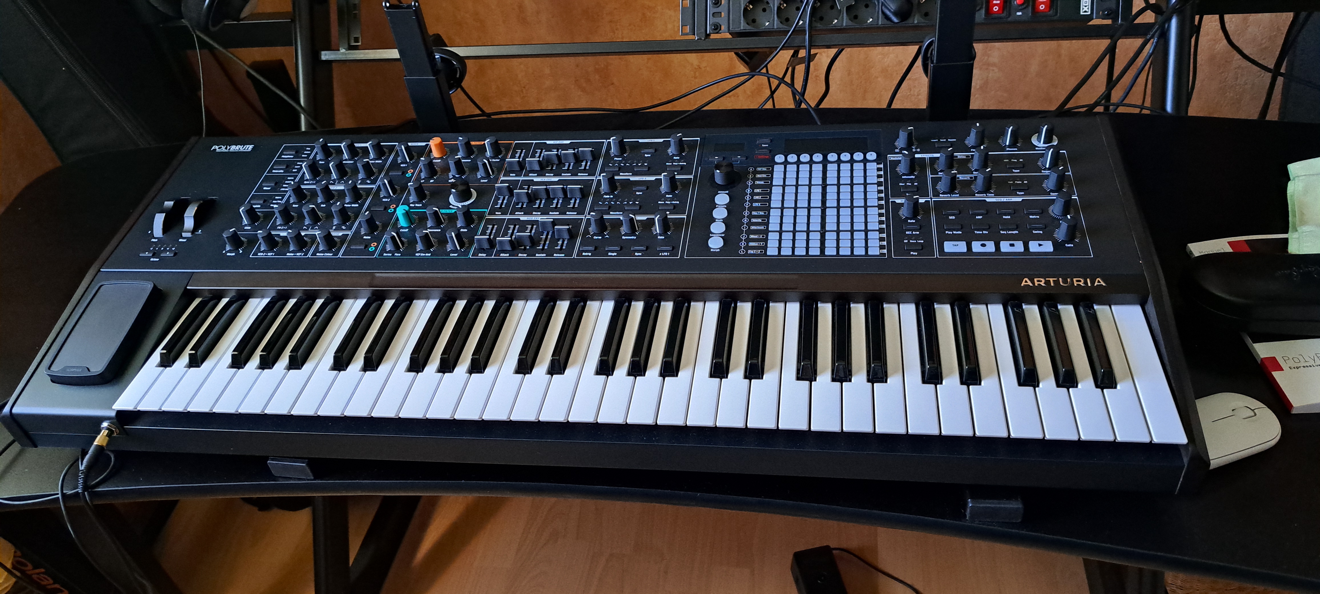 Synthétiseur Arturia PolyBrute Très bon état -  reconditionné disponible sur Zic Ethic