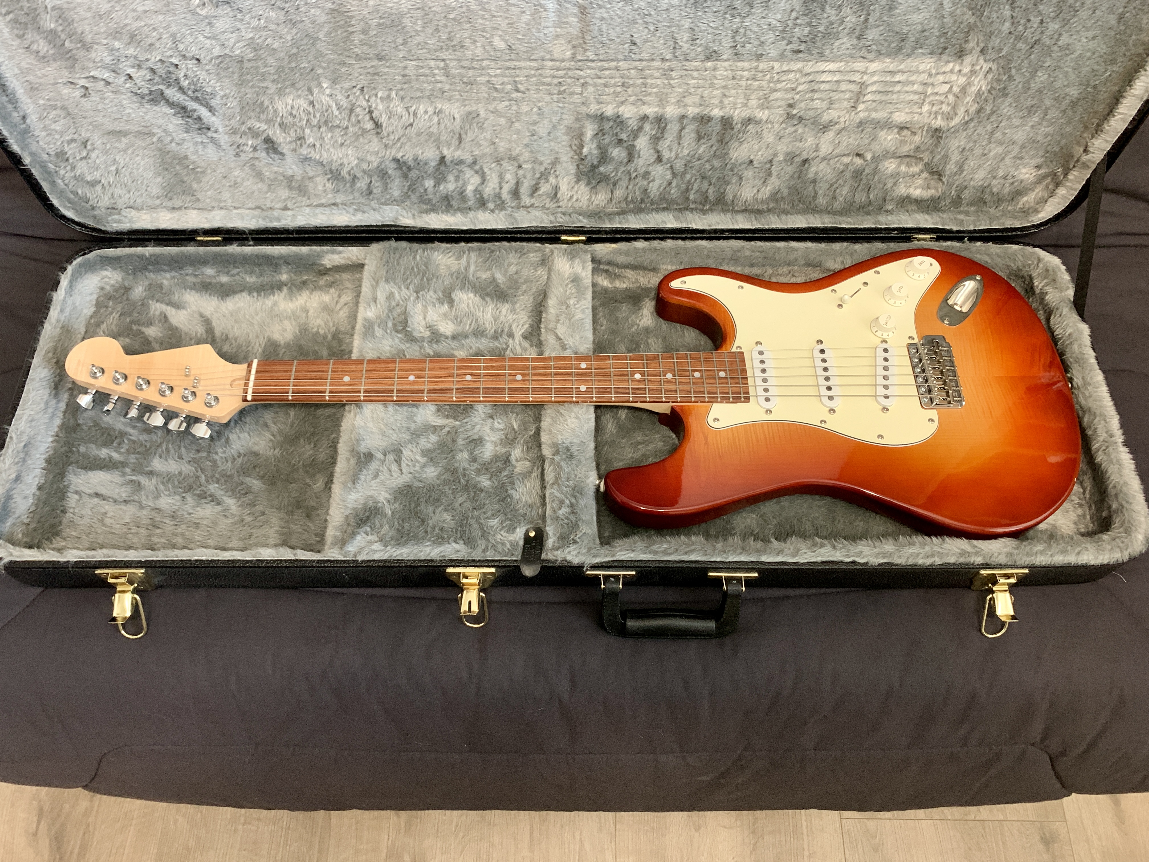 Guitare électrique type Stratocaster Très bon état -  reconditionné disponible sur Zic Ethic