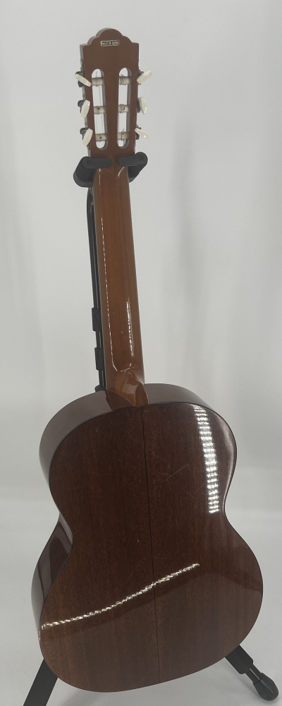 (VENDU) Guitare classique Takamine G126