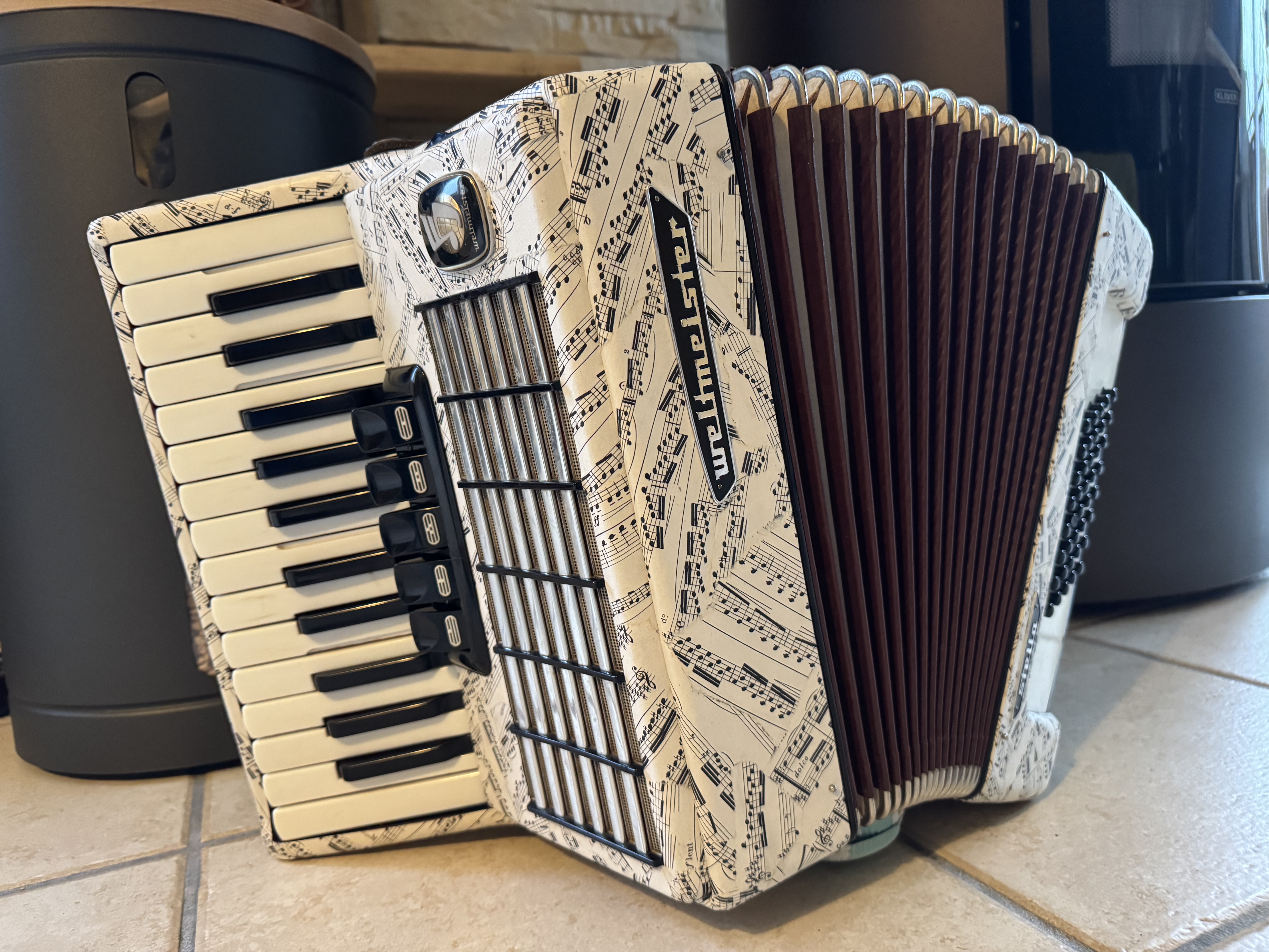 Acheter Accordéon piano Weltmeister Stella - 590,00 € Accordéon piano Weltmeister Stella - reconditionné disponible sur Zic Ethic