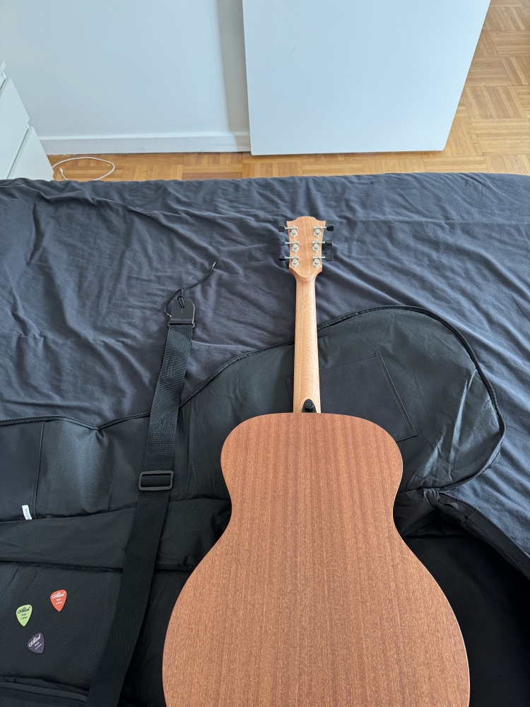 Guitare acoustique Tramontane T-70A