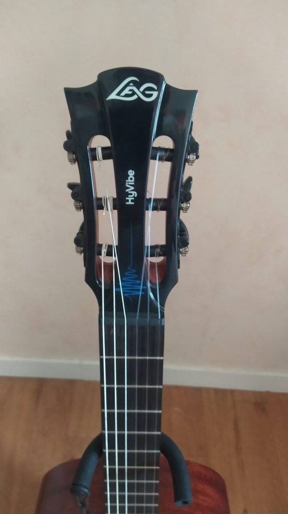 Guitare Lag Classique Hyvib CHV30E