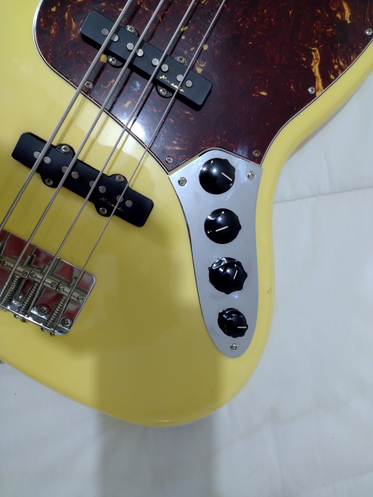 Basse Fender mexicaine de luxe 