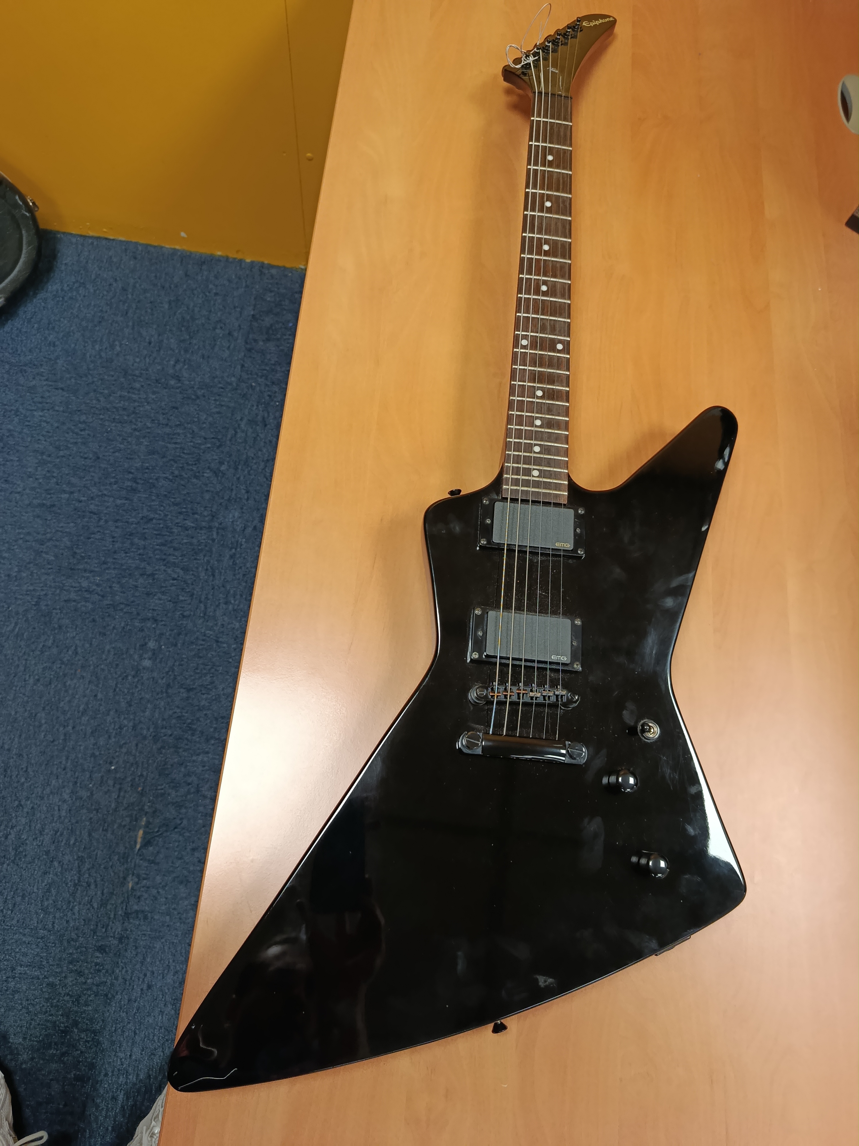 Guitare électrique Epiphhone Explorer 1984 EX Très bon état -  reconditionné disponible sur Zic Ethic