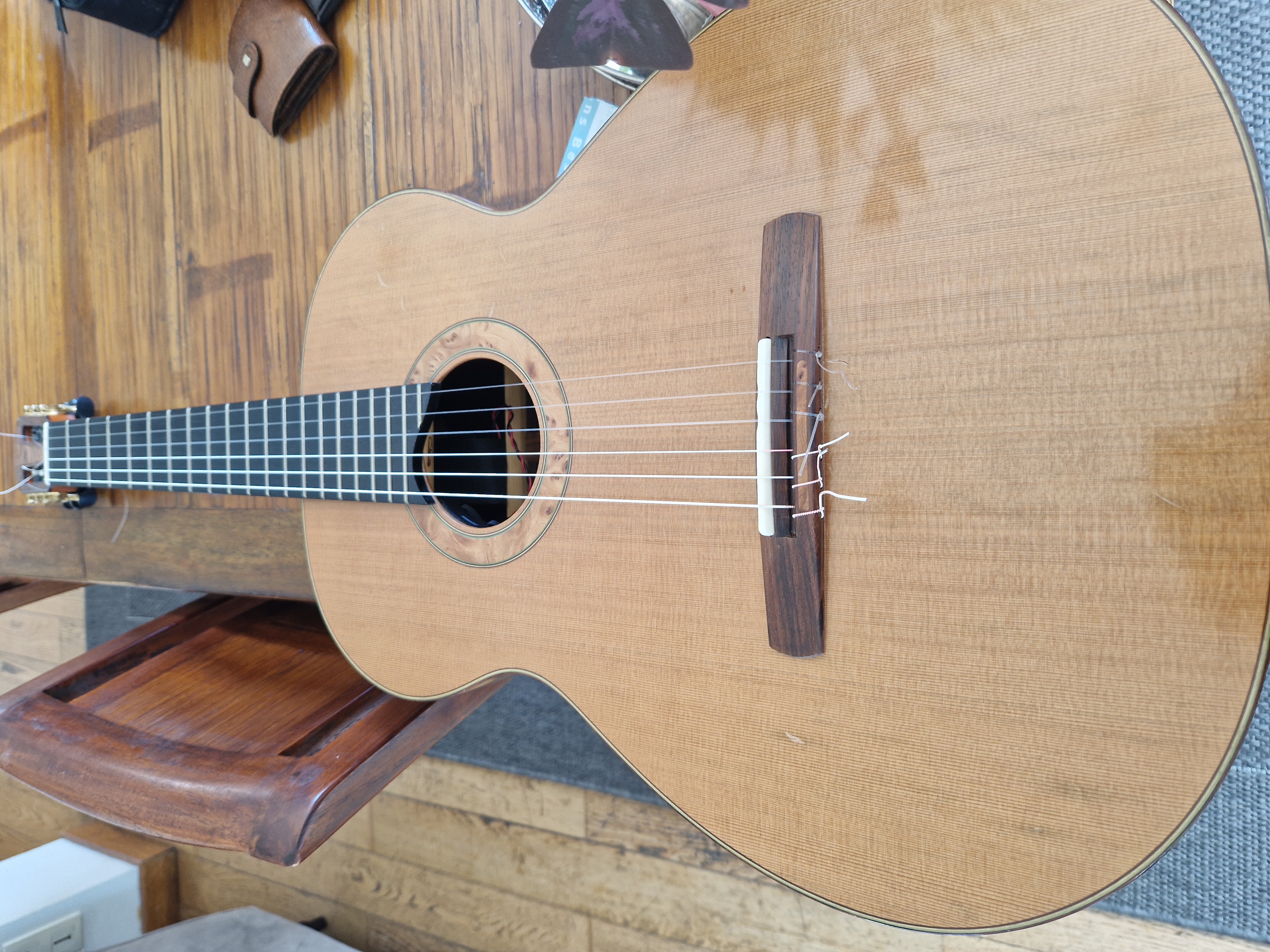 Acheter Guitare classique Jean-Marie Fouilleul Très bon état - 2500,00 € Guitare classique Jean-Marie Fouilleul Très bon état - reconditionné disponible sur Zic Ethic