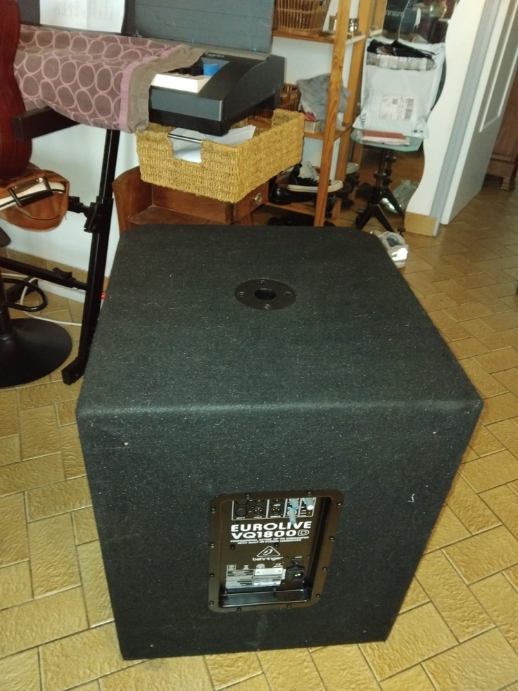 Caisson basses Behringer VQ1800D