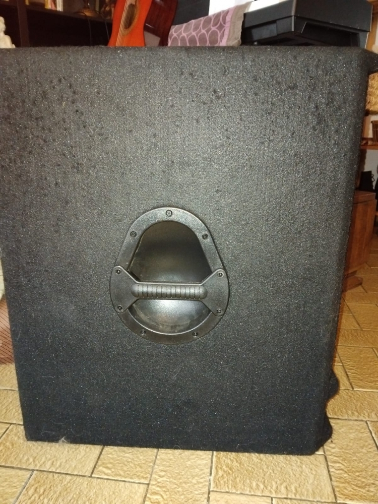 Caisson basses Behringer VQ1800D