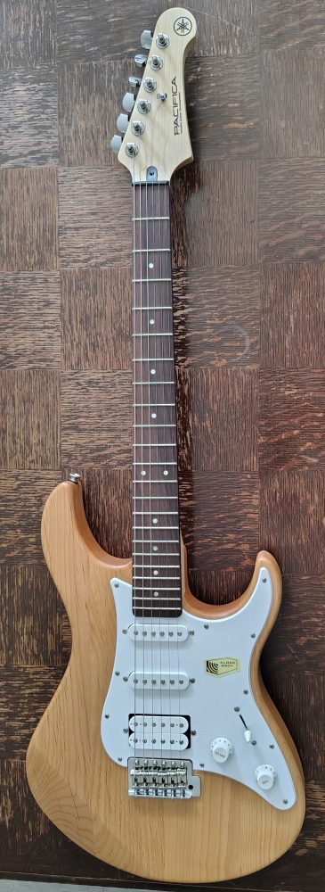 Guitare électrique Yamaha Pacifica 112V-YNS