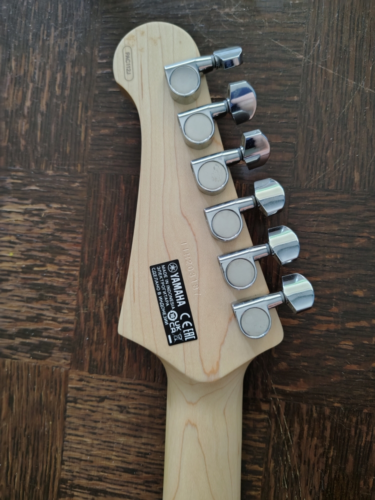 Guitare électrique Yamaha Pacifica 112V-YNS