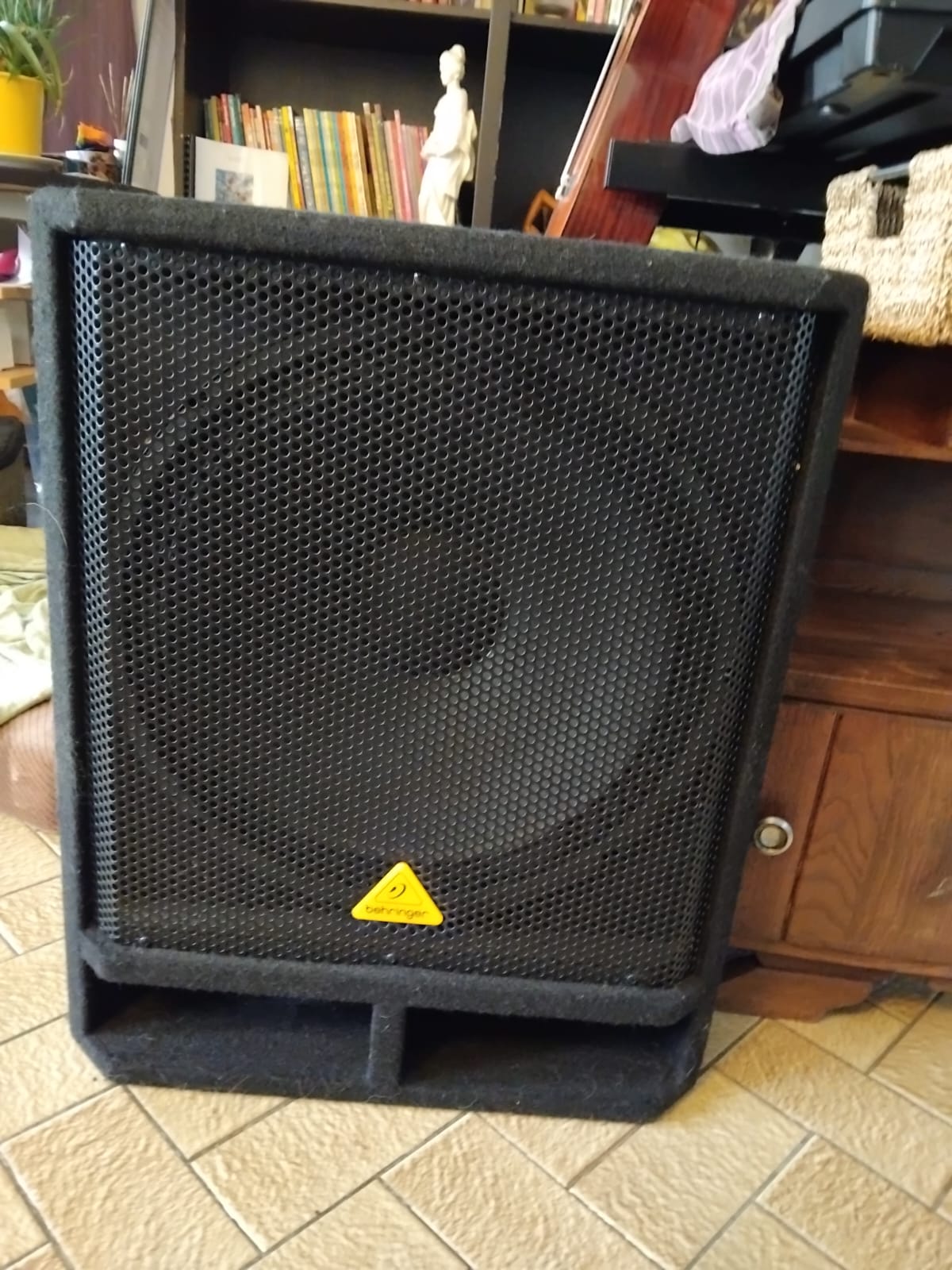 Acheter Caisson basses Behringer VQ1800D Très bon état - 250,00 € Caisson basses Behringer VQ1800D Très bon état - reconditionné disponible sur Zic Ethic