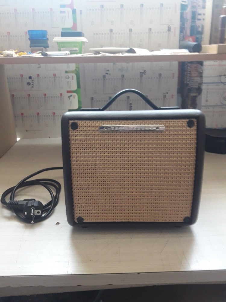 Ampli Ibanez Troubadour T15II