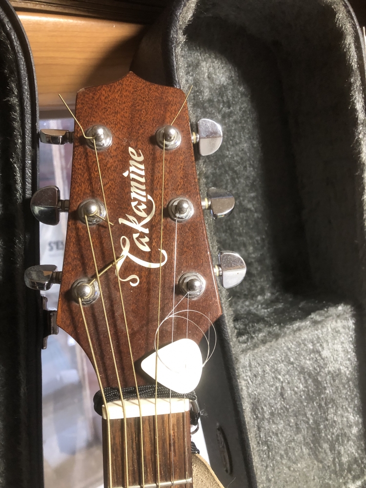 Guitare électro-acoustique Takamine