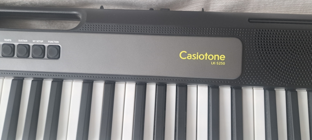 Piano électronique Casio  LK-S250