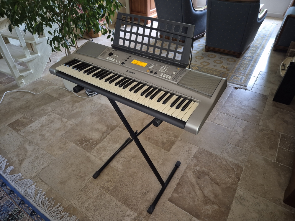 Piano numérique Yamaha PSR-E313