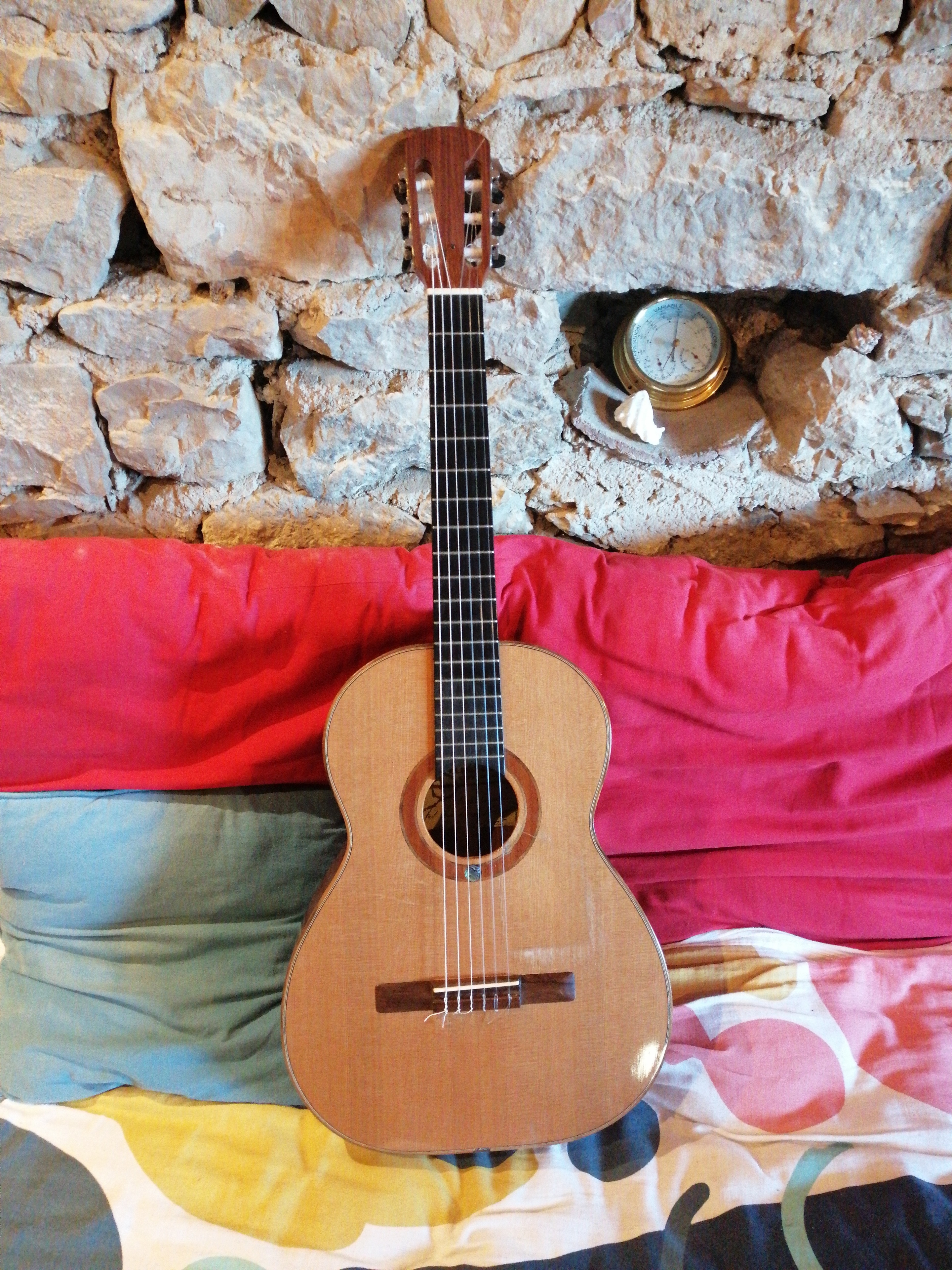 Acheter Guitare classique Huchard Très bon état - 1300,00 € Guitare classique Huchard Très bon état - reconditionné disponible sur Zic Ethic