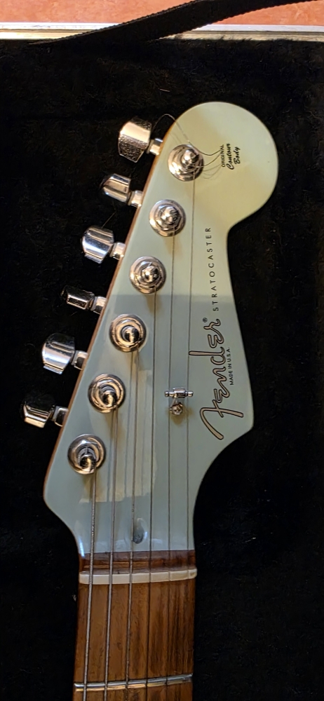 Guitare électrique Fender Stratocaster American FSR Daphne Blue