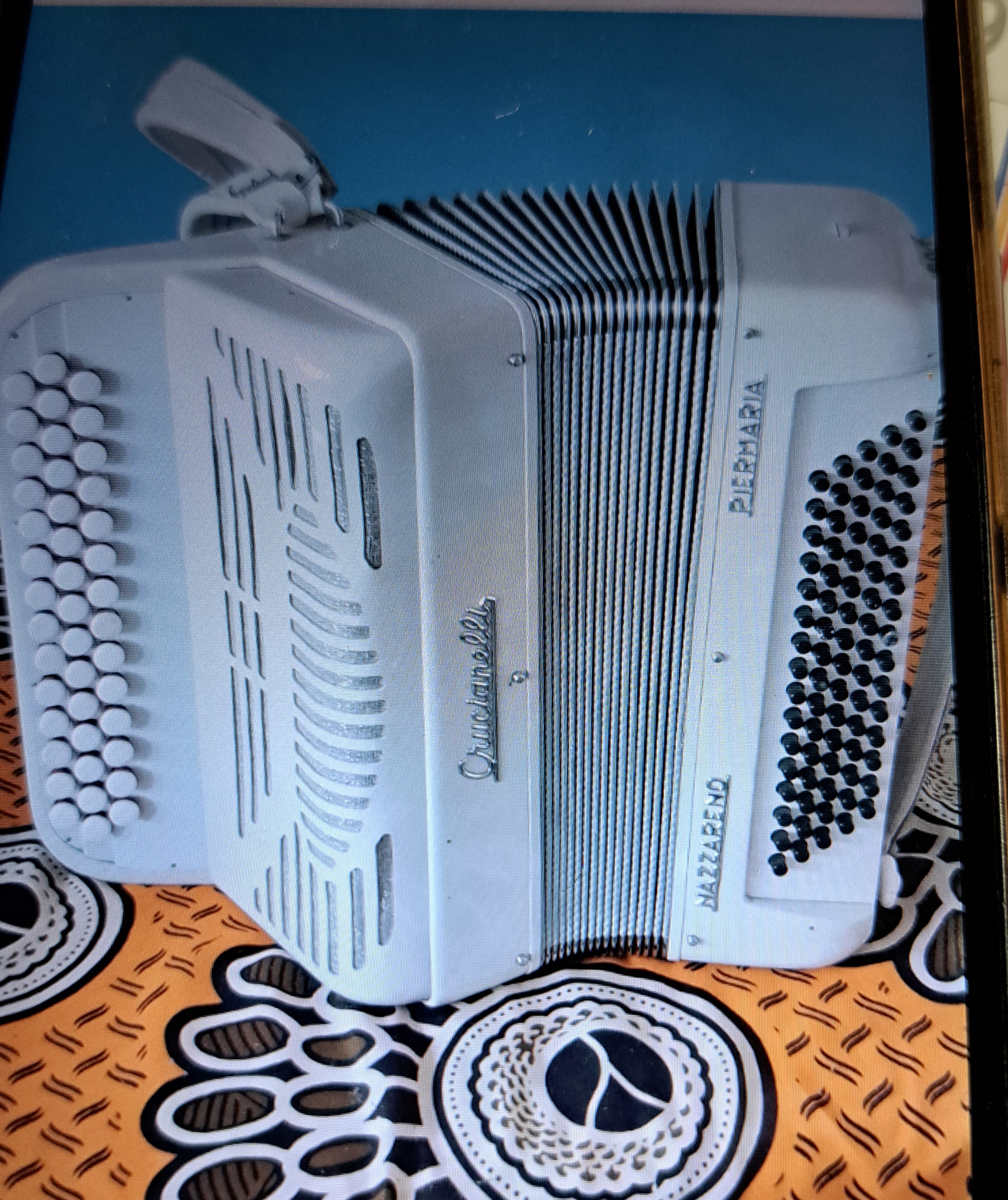 Acheter Accordeon Cruacianellis Piermaria Bon état - 400,00 € Accordeon Cruacianellis Piermaria Bon état - reconditionné disponible sur Zic Ethic