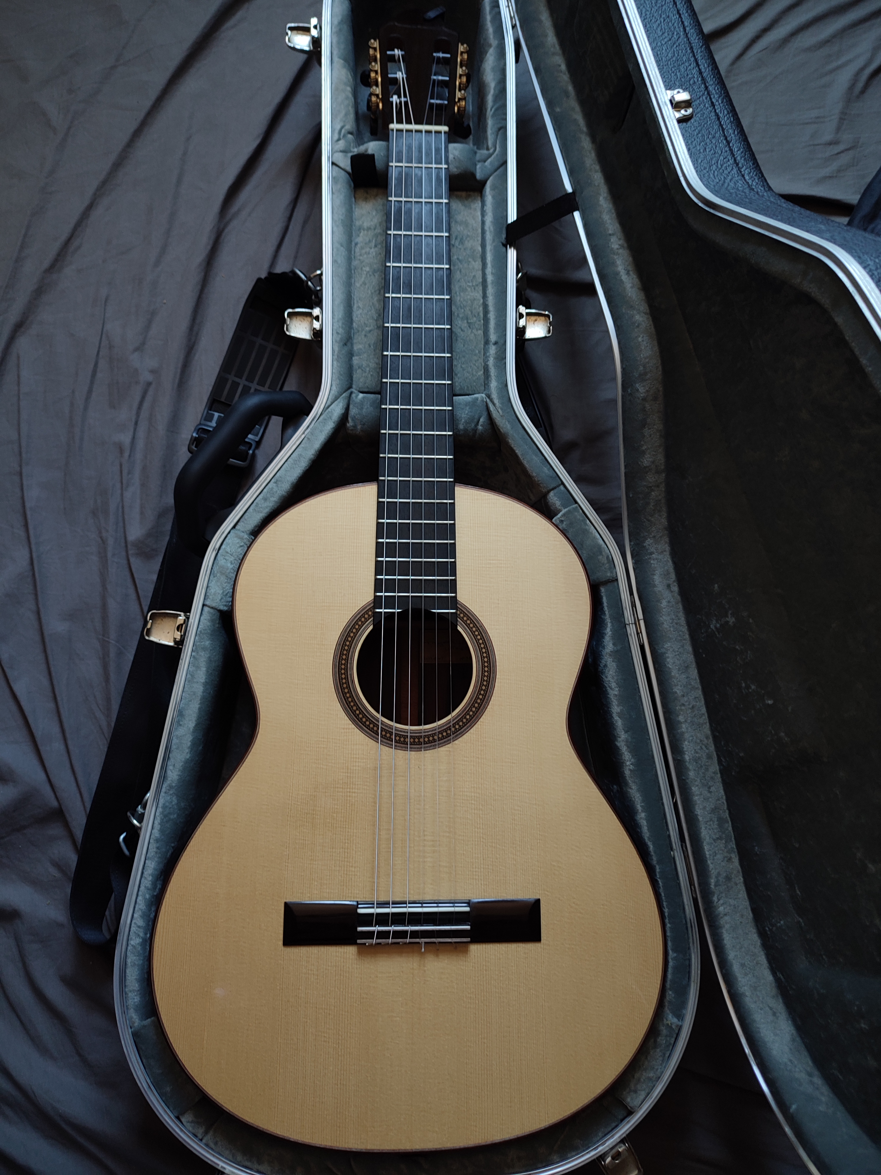 Acheter Guitare classique François Régis Léonard n°98 Très bon état - 8500,00 € Guitare classique François Régis Léonard n°98 Très bon état - reconditionné disponible sur Zic Ethic