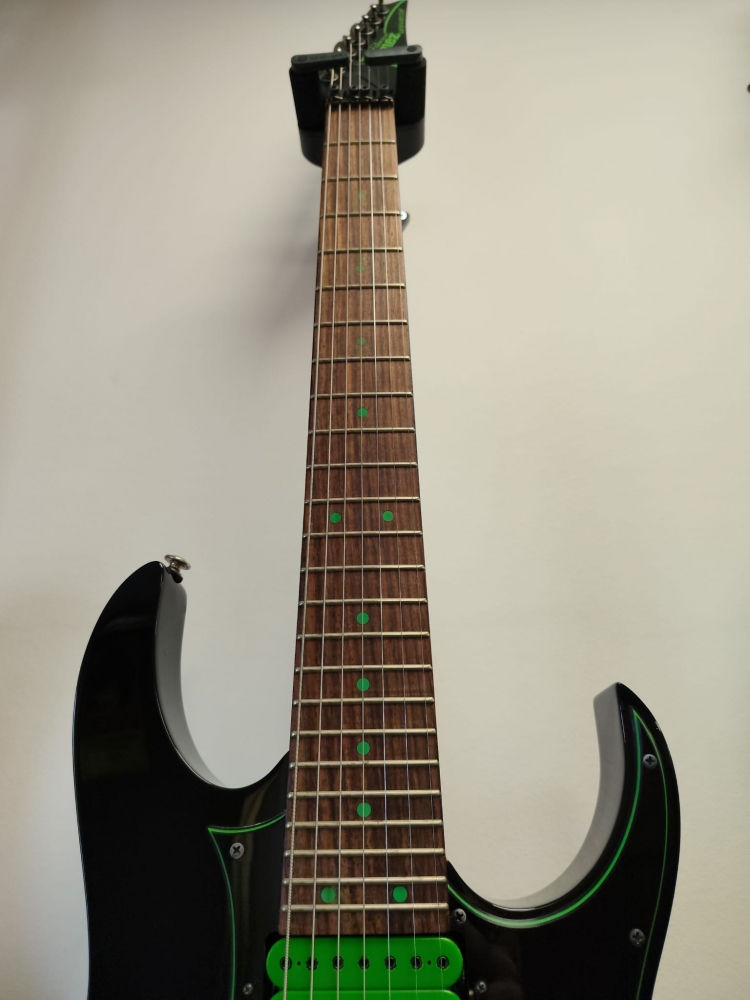Guitare électrique Ibanez UV70P-BK