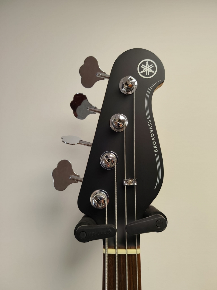 Basse Yamaha BB234