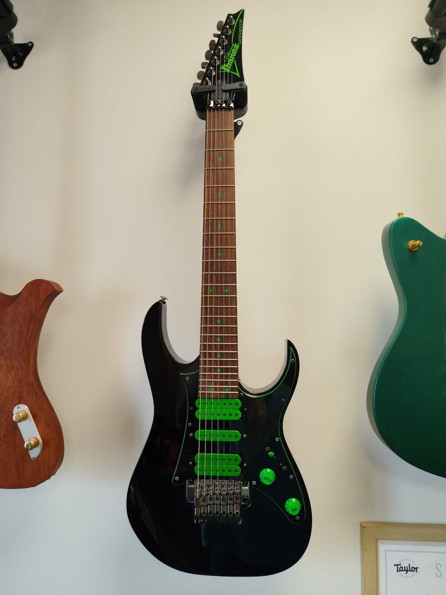 Acheter Guitare électrique Ibanez UV70P-BK Très bon état - 1250,00 € Guitare électrique Ibanez UV70P-BK Très bon état - reconditionné disponible sur Zic Ethic