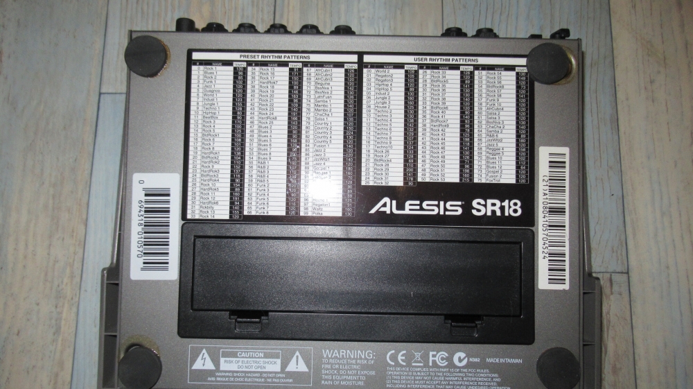 Boite a rythme Alesis SR18