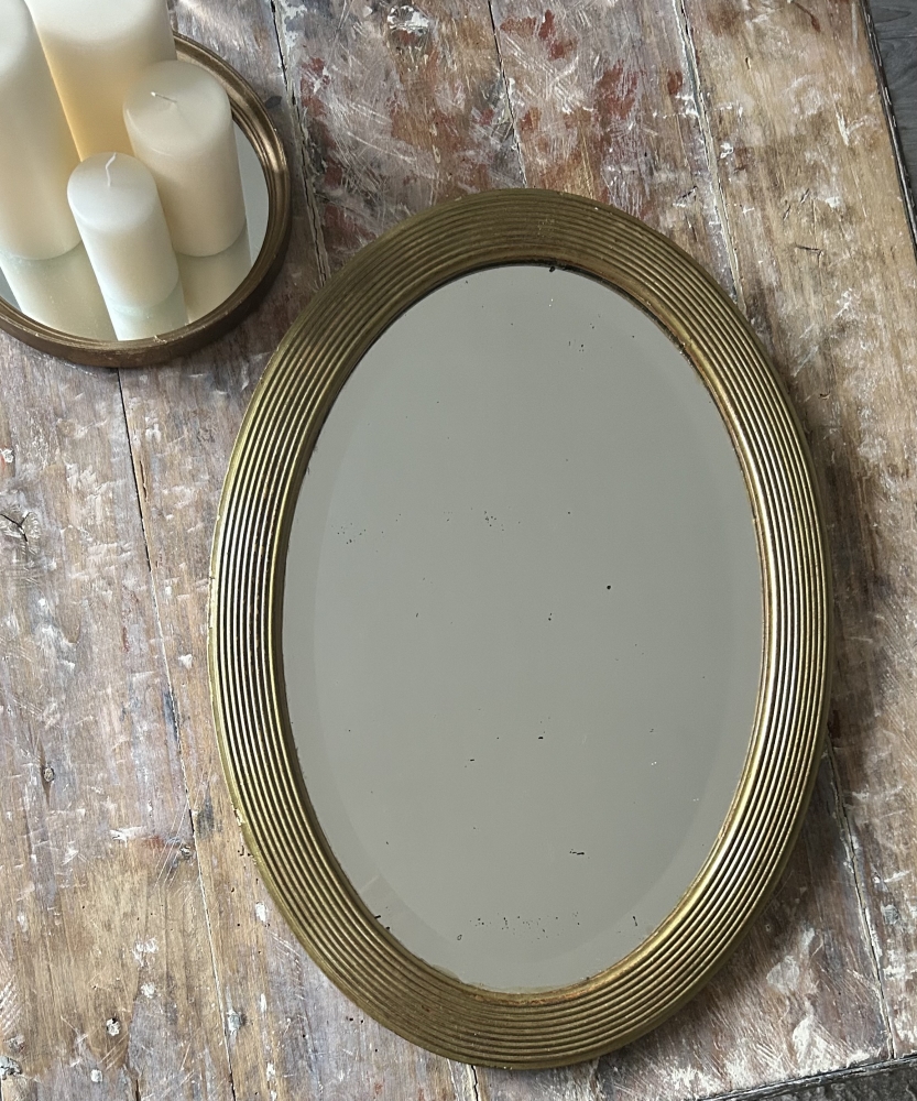Miroir ancien en bois doré . 