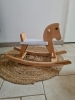Cheval à bascule en bois restauré 