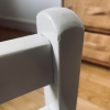 Chaise en bois avec accoudoirs