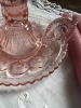 Bougeoir rat de cave ancien en verre moulé pressé couleur rose