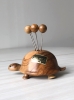 Support pique-assiettes en bois d'olivier tortue et ses pique-assiettes.