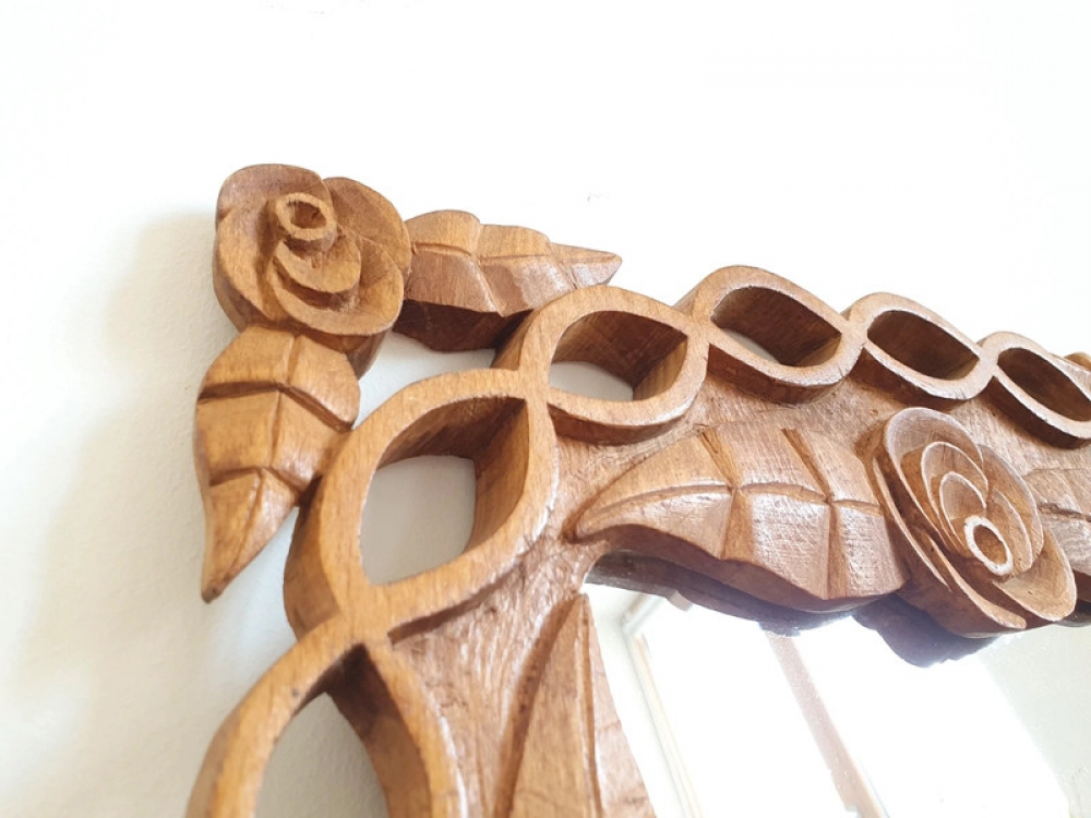 Miroir en bois sculpté artisanal