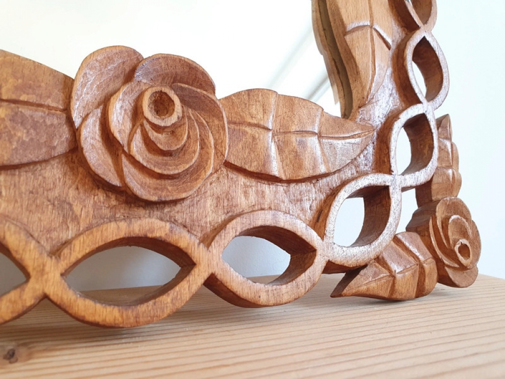 Miroir en bois sculpté artisanal