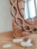 Miroir en bois sculpté artisanal