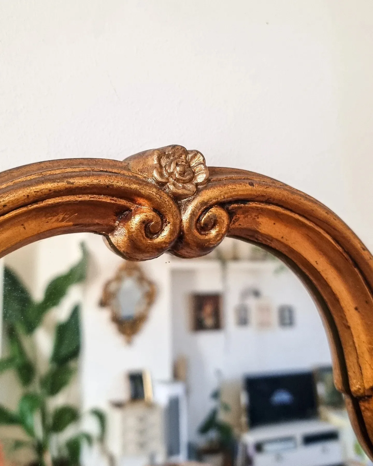 Miroir doré style Louis XVI, années 1960