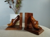 Serre-livres bois, décor sabots, artisanat breton, 1970's