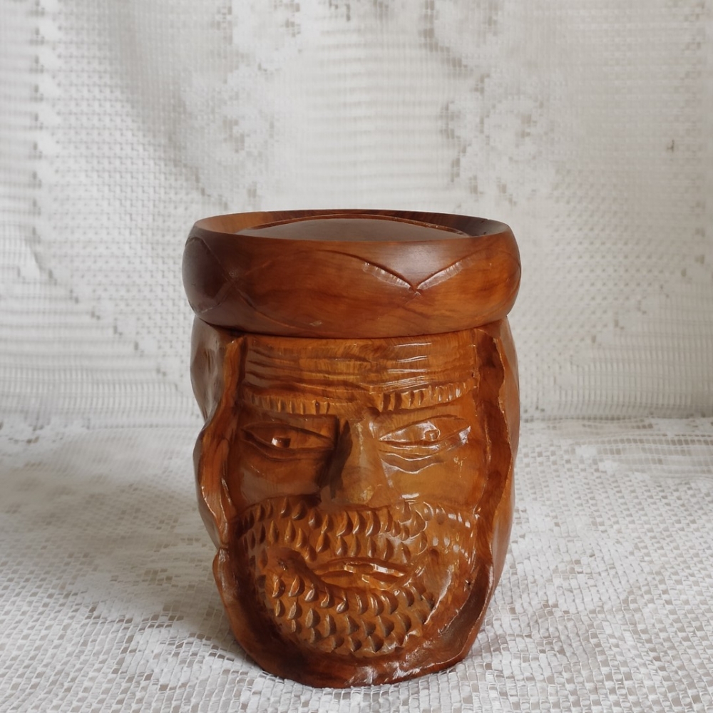 Boite visage bois sculpté