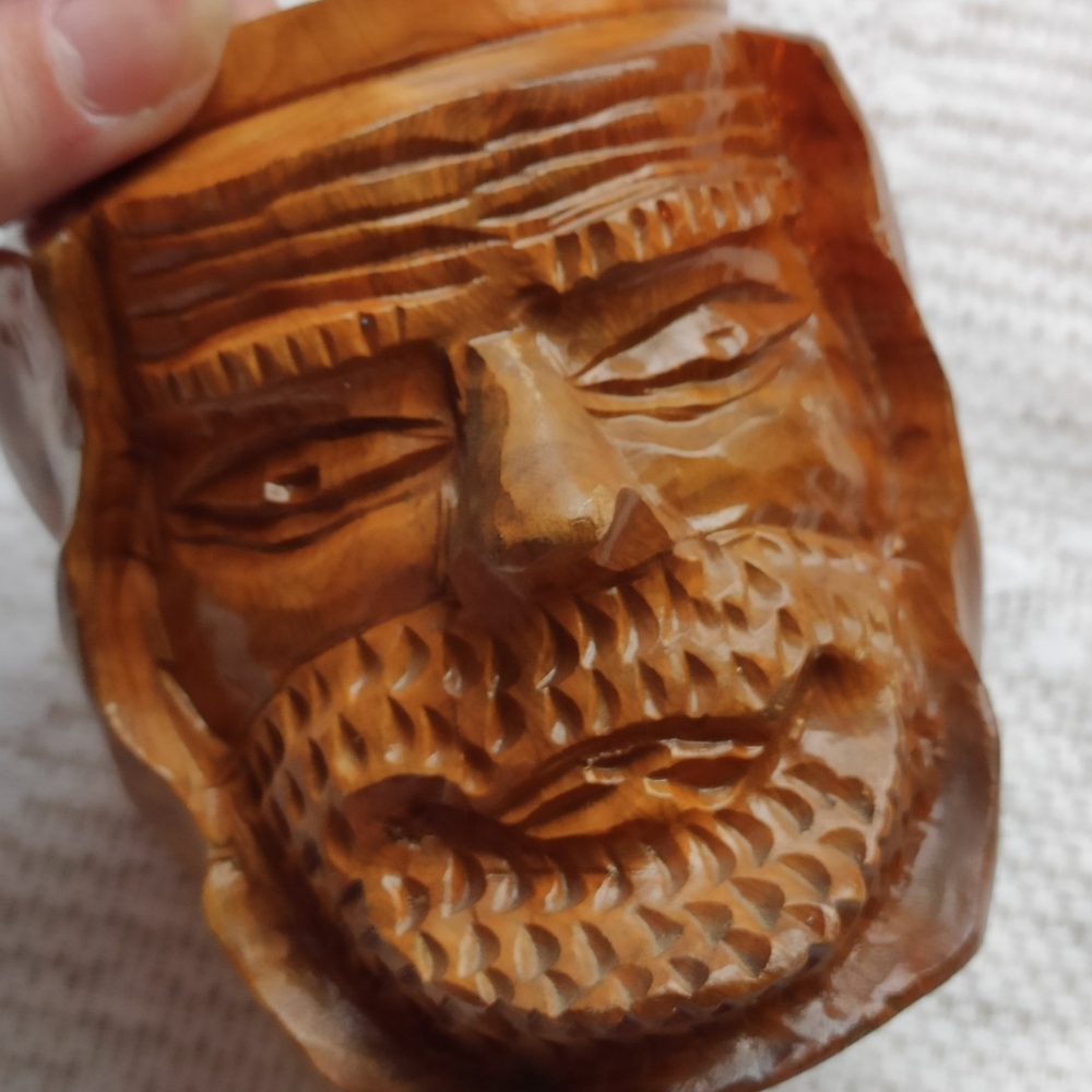 Boite visage bois sculpté