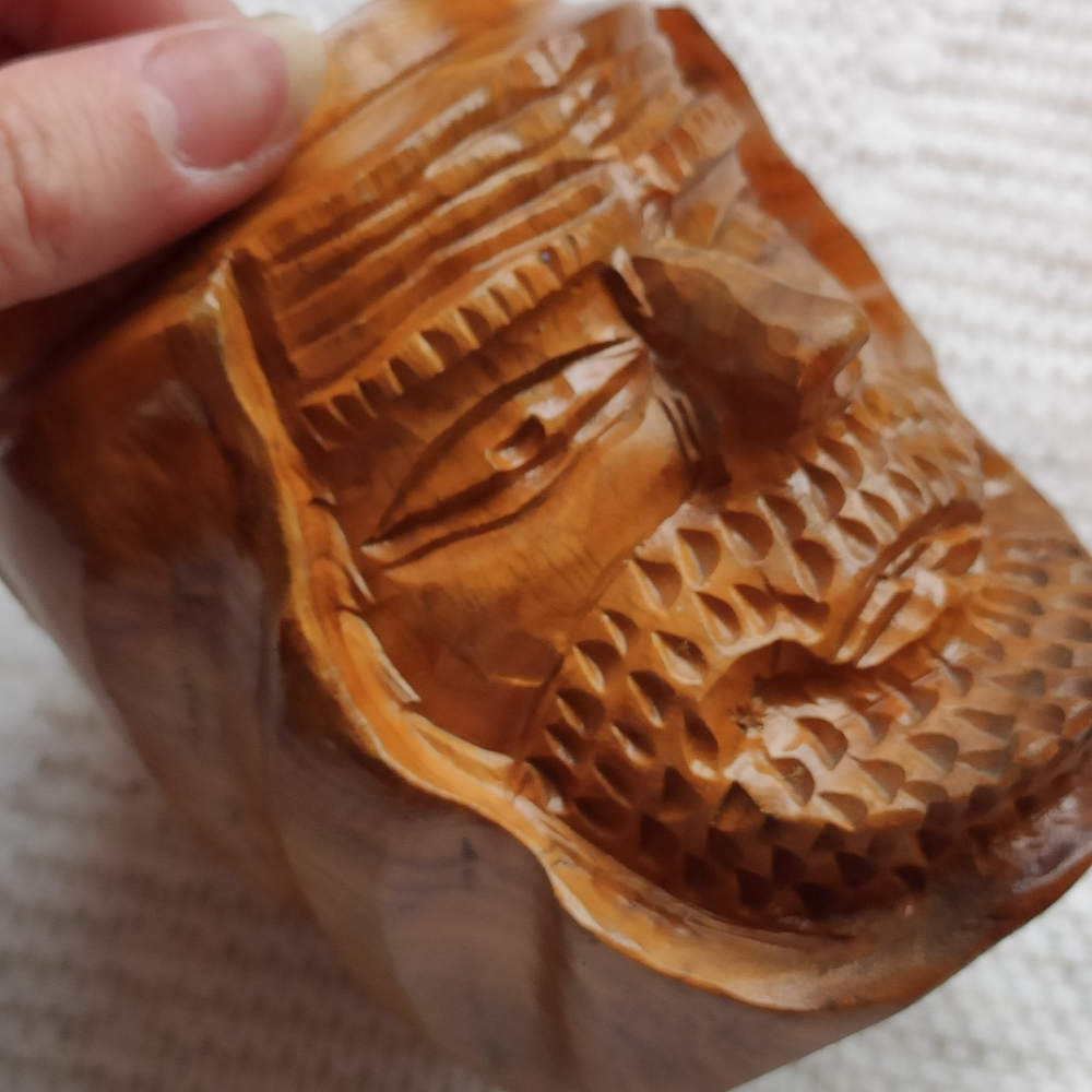Boite visage bois sculpté