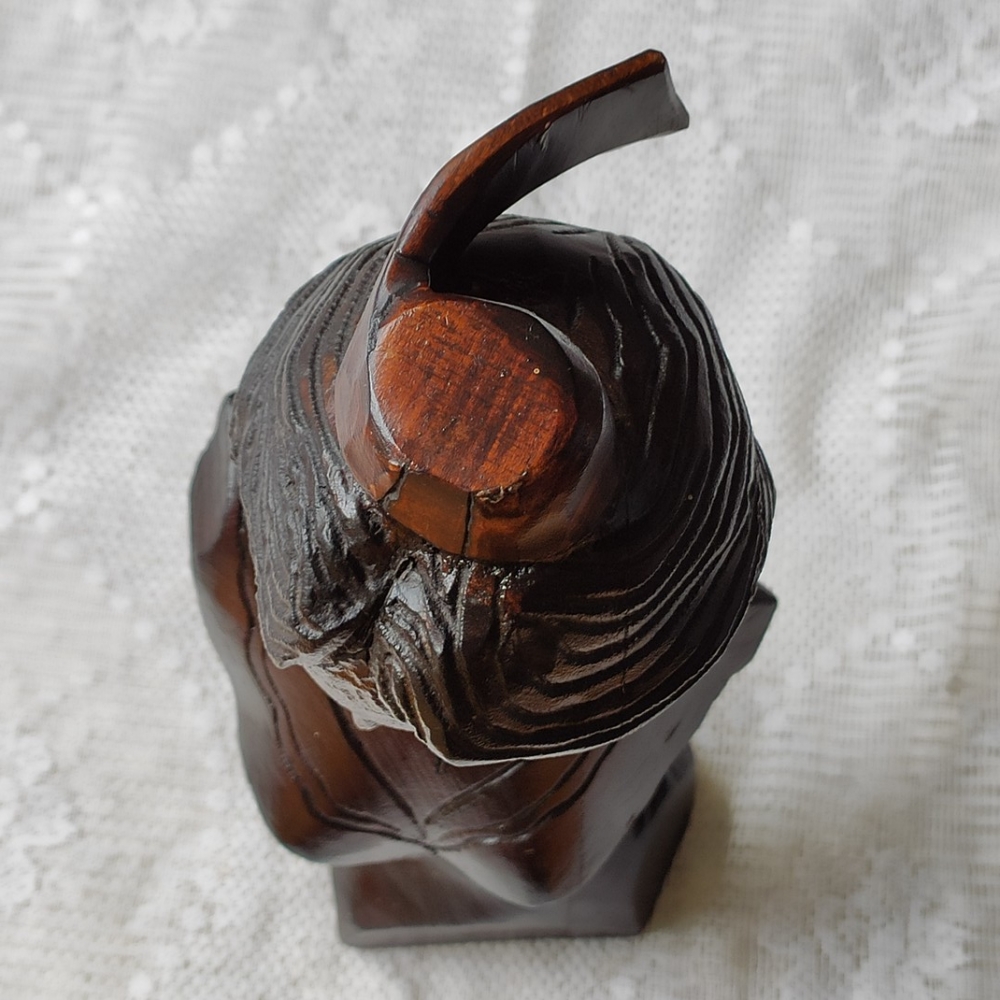 Buste de femme en bois