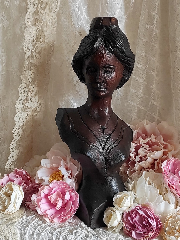Buste de femme en bois