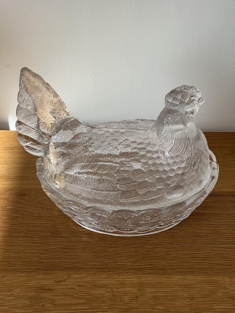 Beurrier cocote en verre moulé pressé 