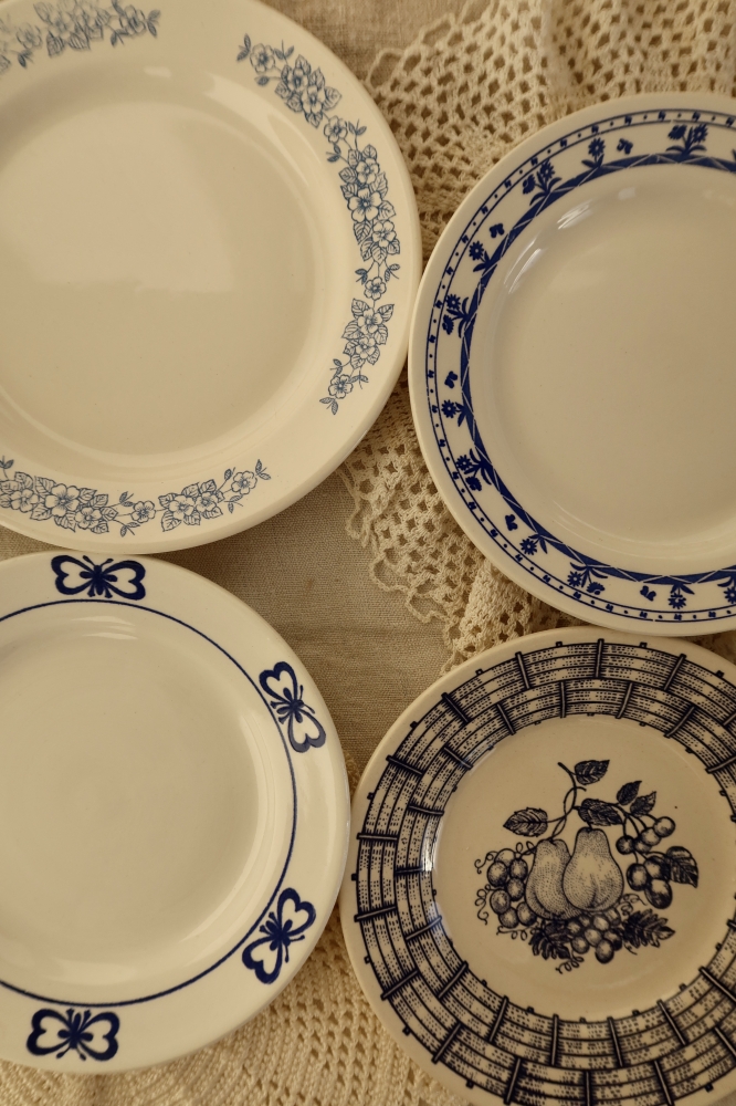  4 assiettes à dessert vintage porcelaine bleue et blanche dépareillées - Cottage core - Lot C