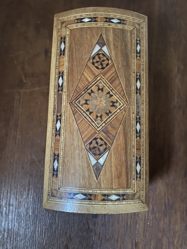 Boîte syrienne marqueterie et nacre.