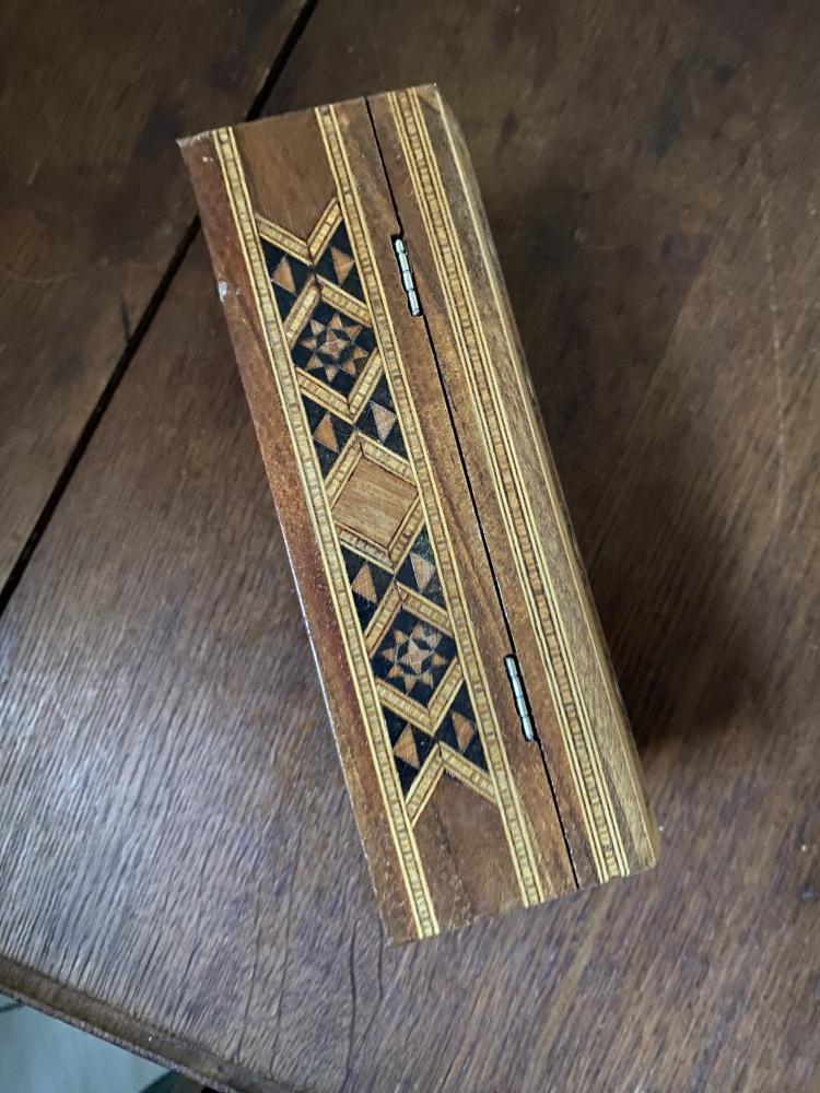 Boîte syrienne marqueterie et nacre.