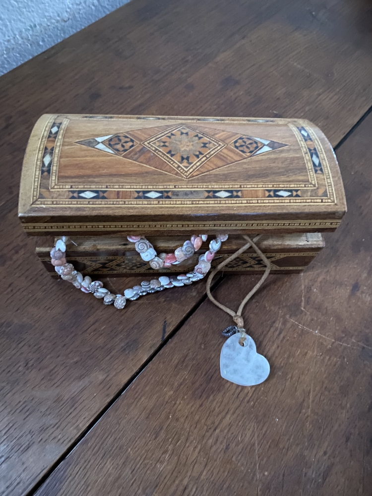 Boîte syrienne marqueterie et nacre.
