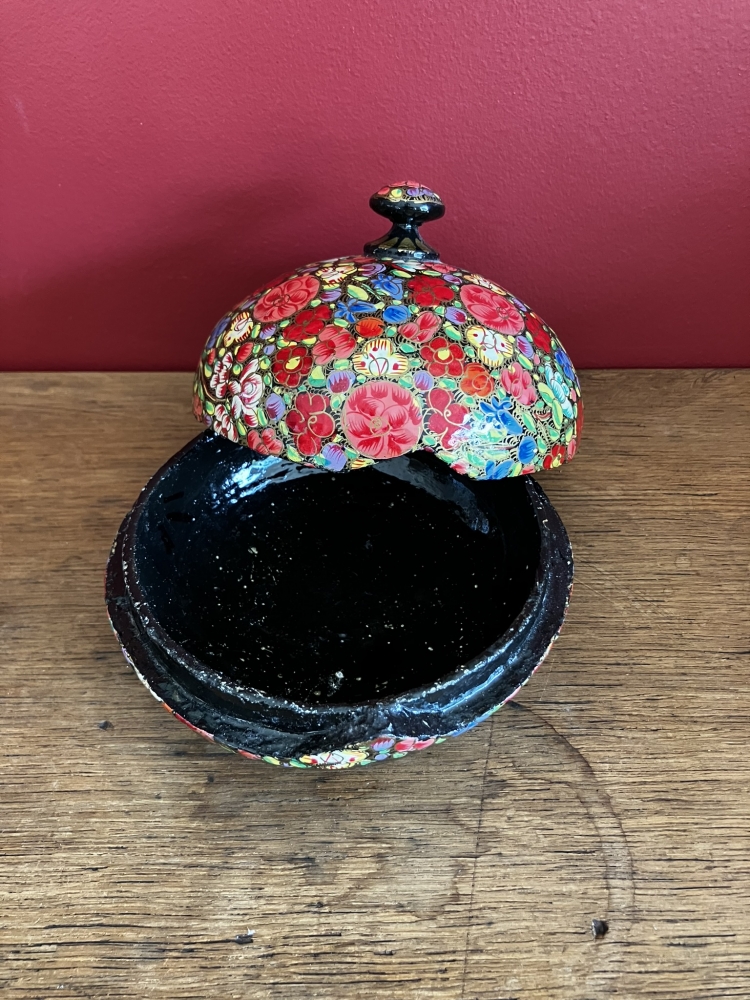 Boite en papier maché