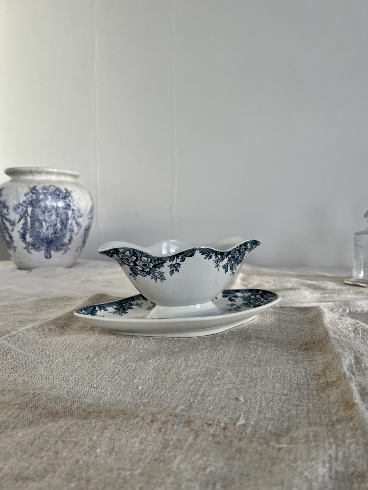 Saucière vintage en faïence estampillée Nord Saint-Amand et Hamage -Modèle Marie-Louise