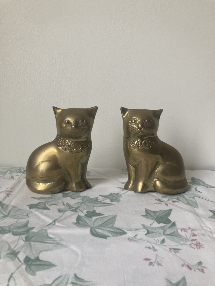 Deux petits chats en laiton vintage